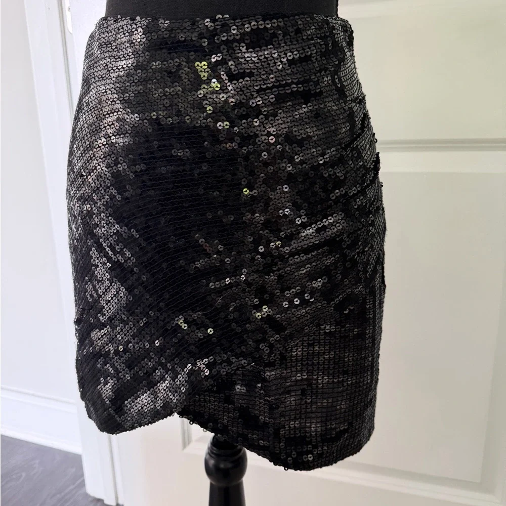 Alice + Olivia Black Sequin Mini Skirt size 0, excellent condition